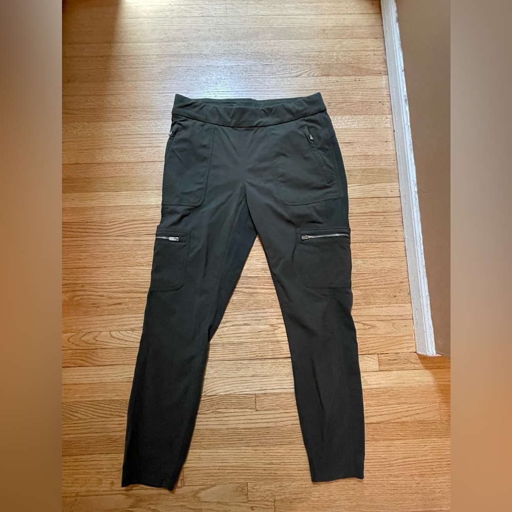 ATHLETA - Army Green Leggings w/ Zipper Pockets - Size 12